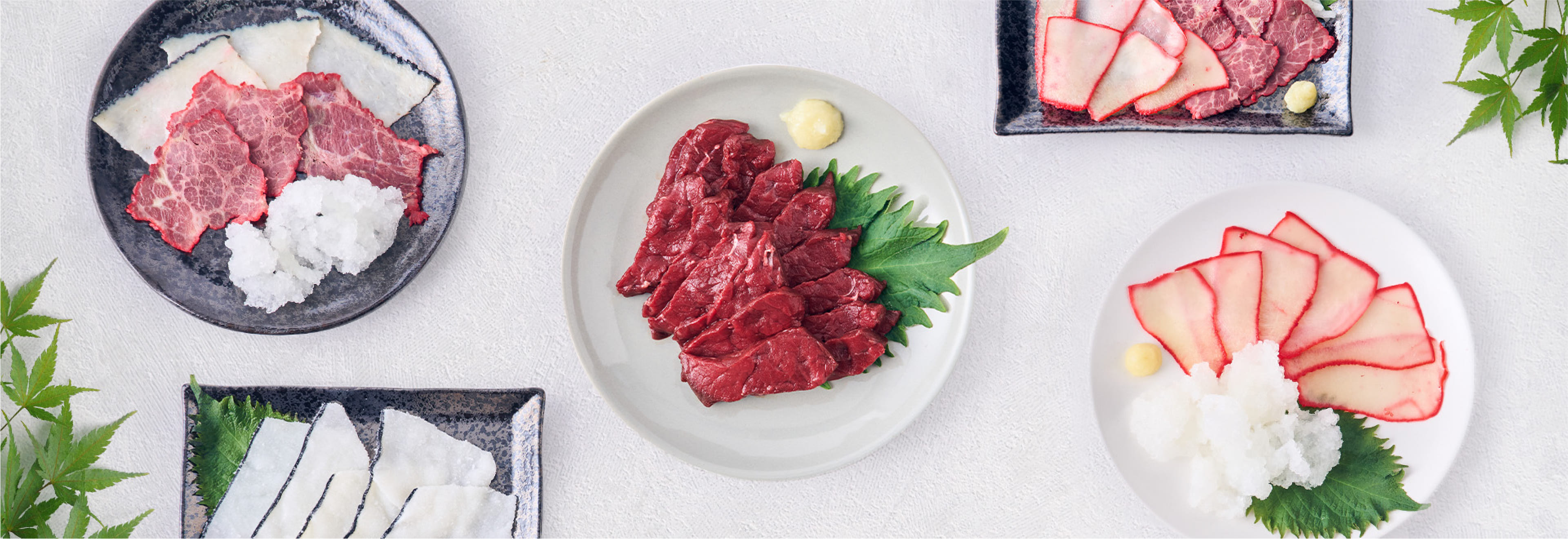 くじら製品が並んだお皿の写真