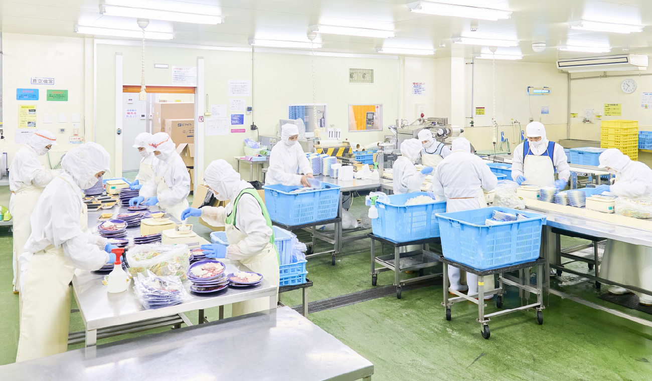工場内の作業風景