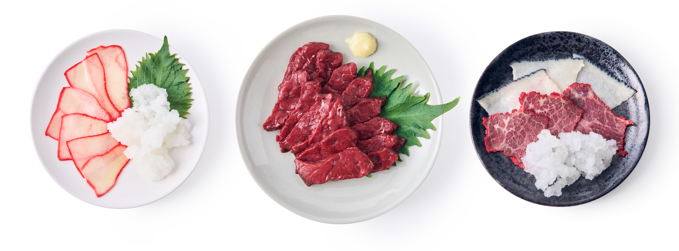 お皿に盛られた鯨のお肉